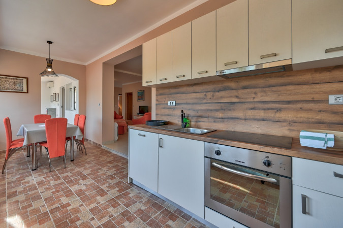 Teuta Apartments_ a beach and a sea view, Teuta Apartments with a view of the beach and sea, Peroj, Istria, Croatia Vodnjan