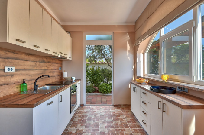 Teuta Apartments_ a beach and a sea view, Teuta Apartments with a view of the beach and sea, Peroj, Istria, Croatia Vodnjan