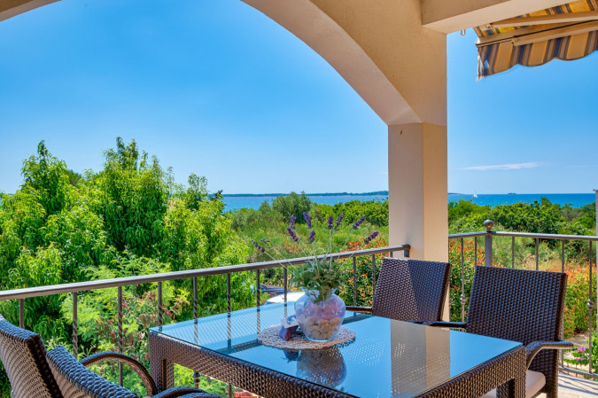 Teuta Apartments_ a beach and a sea view, Teuta Apartments with a view of the beach and sea, Peroj, Istria, Croatia Vodnjan
