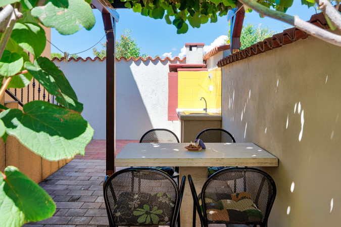 Teuta Apartments_ a beach and a sea view, Teuta Apartments with a view of the beach and sea, Peroj, Istria, Croatia Vodnjan