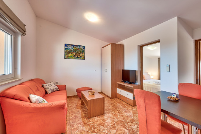 Teuta Apartments_ a beach and a sea view, Teuta Apartments with a view of the beach and sea, Peroj, Istria, Croatia Vodnjan