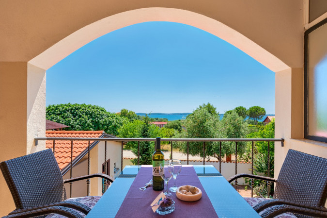 Teuta Apartments_ a beach and a sea view, Teuta Apartments with a view of the beach and sea, Peroj, Istria, Croatia Vodnjan