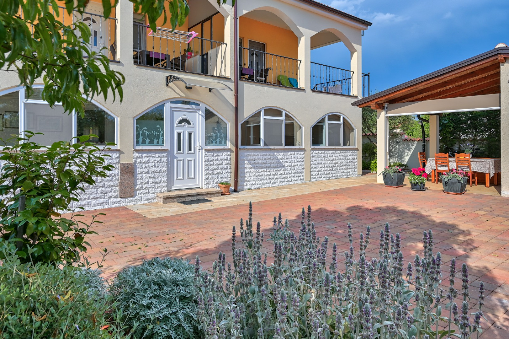 Teuta Apartments with a beach and sea view - Located in village of Peroj, 10 km from Pula, Teuta Apartments with a view of the beach and sea, Peroj, Istria, Croatia Vodnjan