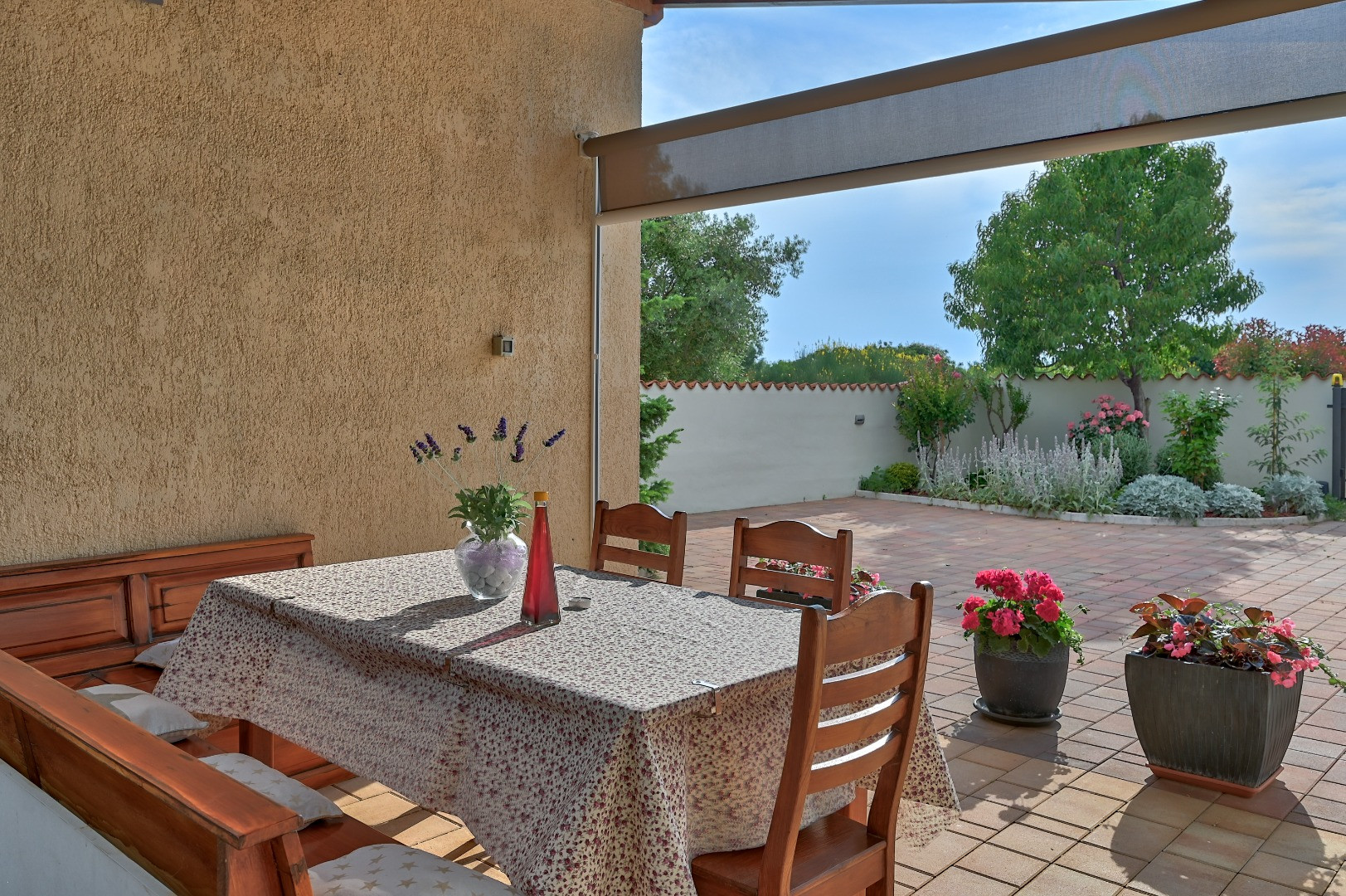 Teuta Apartments with a beach and sea view - Located in village of Peroj, 10 km from Pula, Teuta Apartments with a view of the beach and sea, Peroj, Istria, Croatia Vodnjan